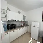 Vivi La Tua Vacanza Con L\'Appartamento 1 Di Ervin! Enjoy Your Holiday With Ervin\'S Apartment 1!